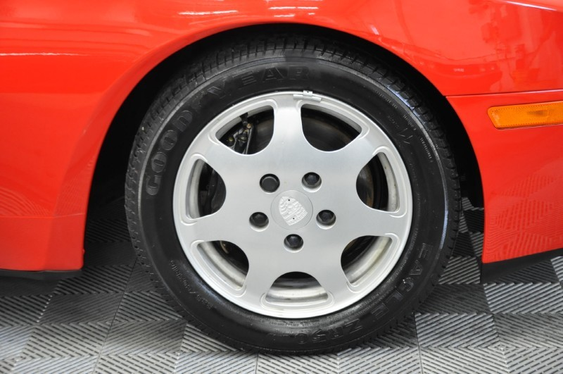 Illustration for article titled This is one particularly low mileage 1989 Porsche 944 Turbo S (UPDATED)